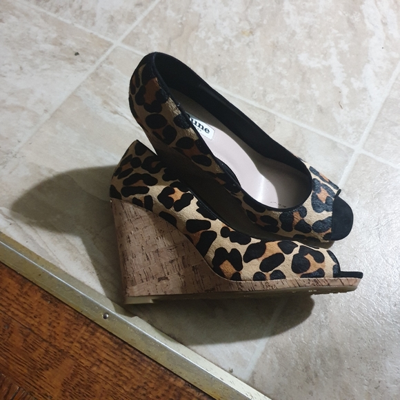 Shoes - Picture 2 of 2